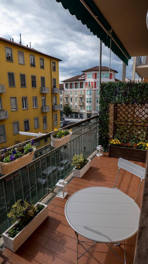 Beautiful Floral Apartment On Navigli Milan Extérieur photo