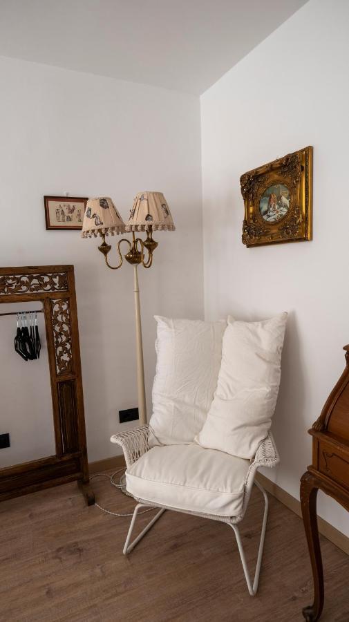 Beautiful Floral Apartment On Navigli Milan Extérieur photo