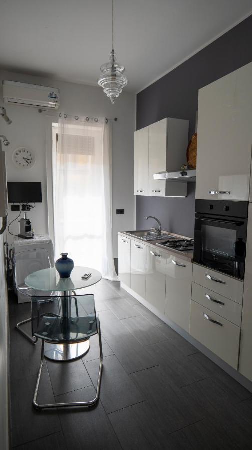 Beautiful Floral Apartment On Navigli Milan Extérieur photo